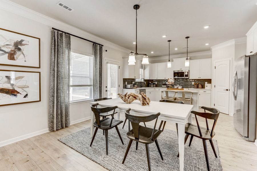The McGinnis - Breakfast Area and Kitchen