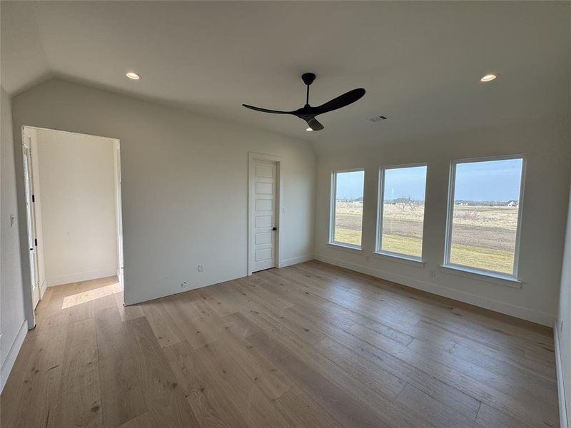 Spacious, unfurnished interior of a new home in Summit Ranch, Aledo (Image 17). Spacious, unfurnished interior of a new home in Summit Ranch, Aledo (Image 17).
