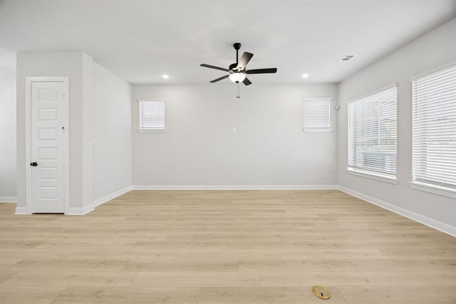 Spacious, unfurnished interior of a new home in Greenville Heights, Dallas (Image 24).