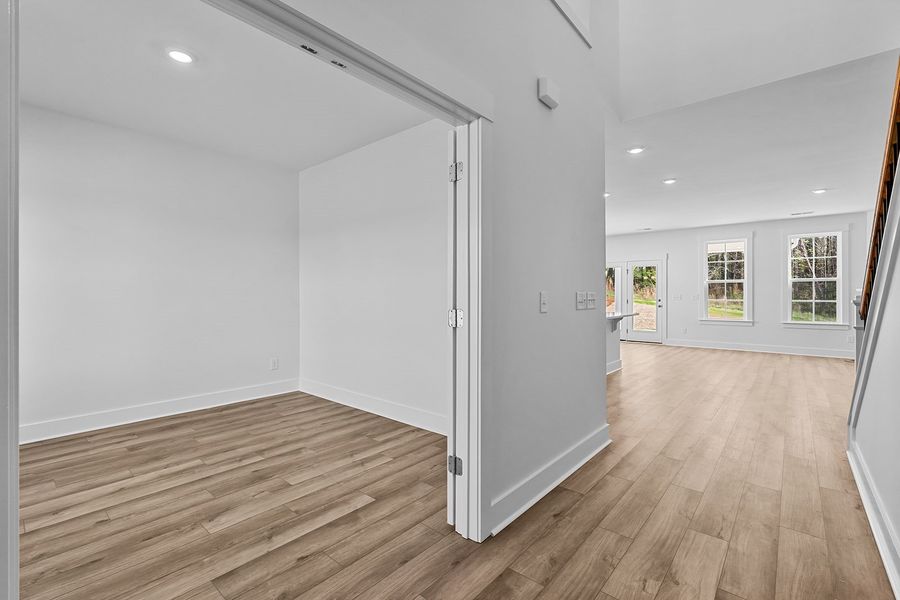 Spacious, unfurnished interior of a new home in Fieldstone, Lexington (Image 20).
