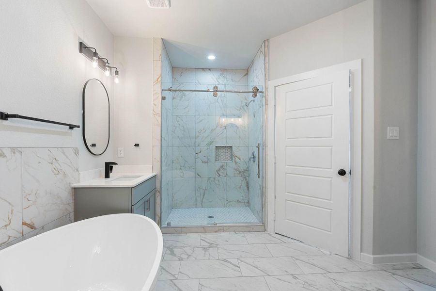 Furnished interior view inside a new home in , Conroe (Image 12).