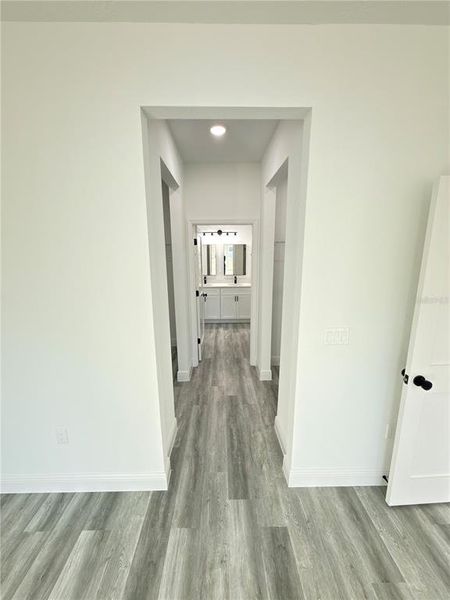 Spacious, unfurnished interior of a new home in , Ocala (Image 20).