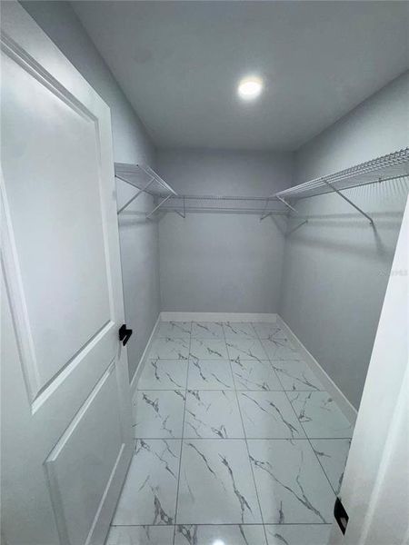 Spacious, unfurnished interior of a new home in , Avon Park (Image 8).