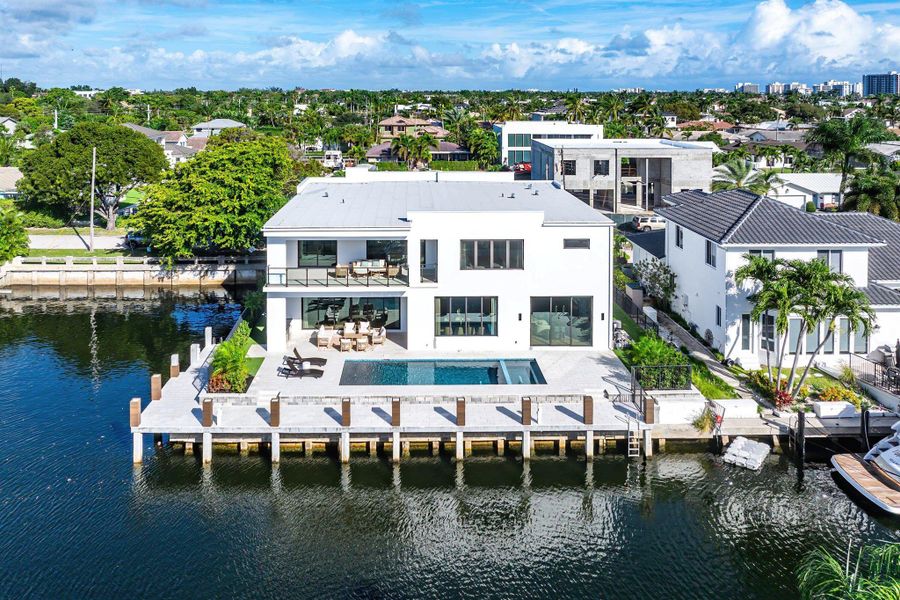 Condo located in Boca Raton, FL showcasing its design and architecture (Image 5).