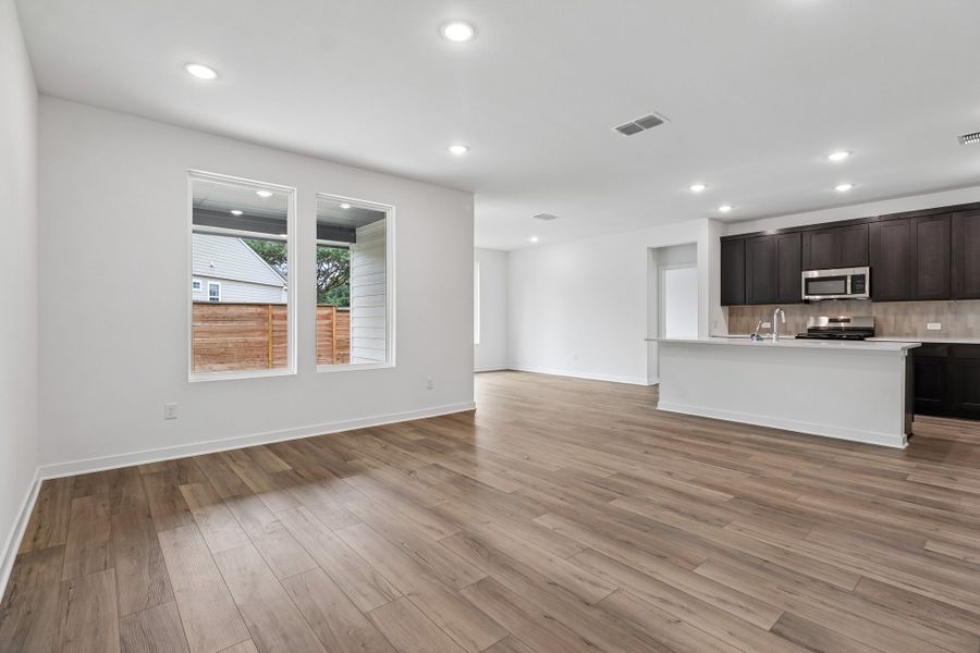 Spacious, unfurnished interior of a new home in Parkton Square, Kyle (Image 14).