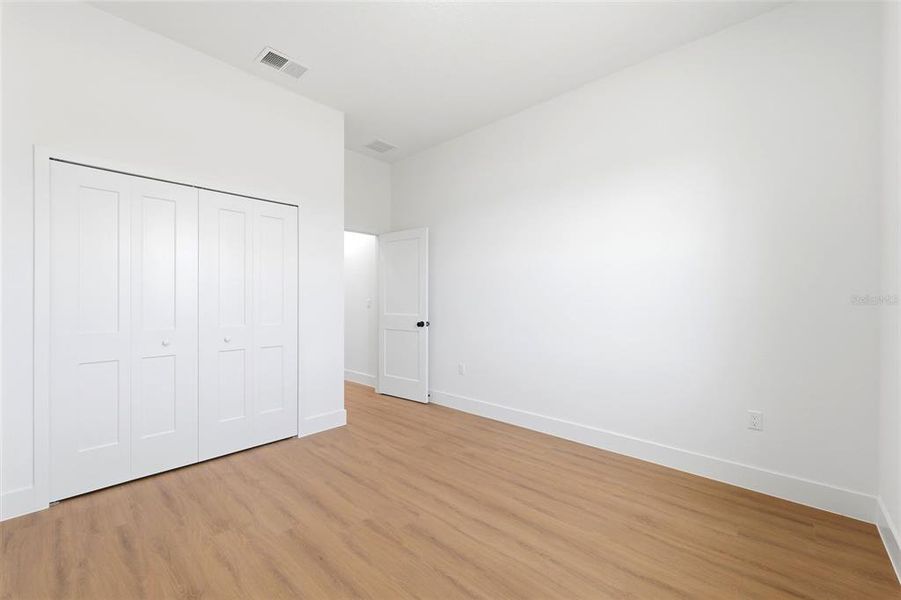 Spacious, unfurnished interior of a new home in , Ocala (Image 26).