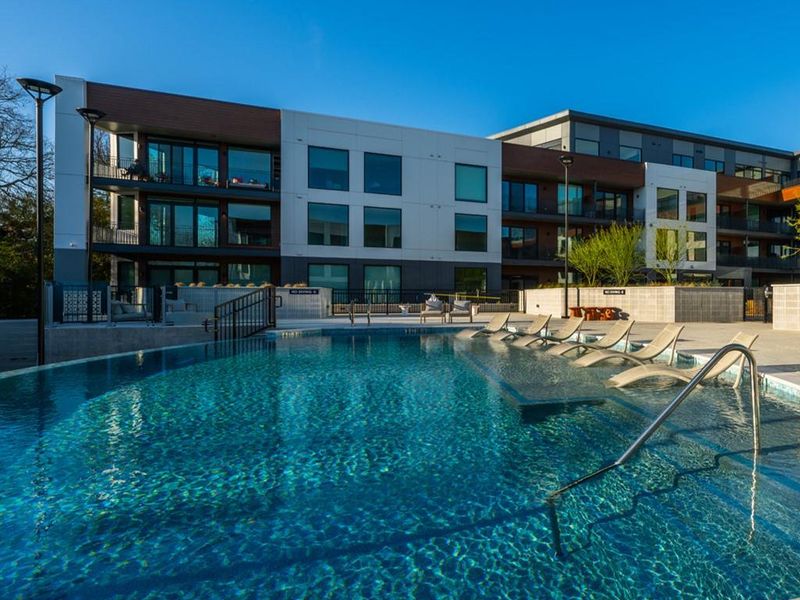 Condo located in Austin, TX showcasing its design and architecture (Image 4).