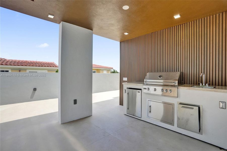 Furnished interior view inside a new home in , Fort Lauderdale (Image 35). Furnished interior view inside a new home in , Fort Lauderdale (Image 35).