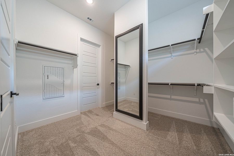 Spacious, unfurnished interior of a new home in , Kerrville (Image 13).