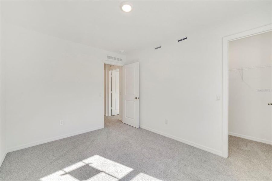 Spacious, unfurnished interior of a new home in Towns at Greenleaf, Oviedo (Image 20).