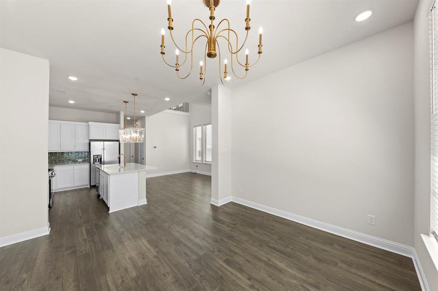 08. 2524 Campden Mews - Family (2)