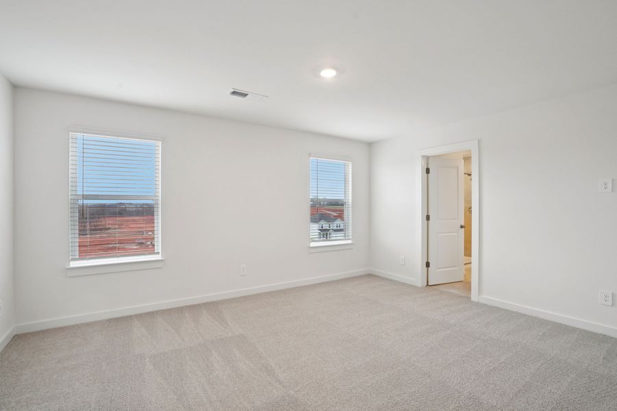 Spacious, unfurnished interior of a new home in River Ridge, Clarksville (Image 12).