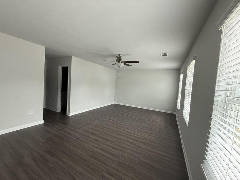 Spacious, unfurnished interior of a new home in , Calhoun (Image 6).