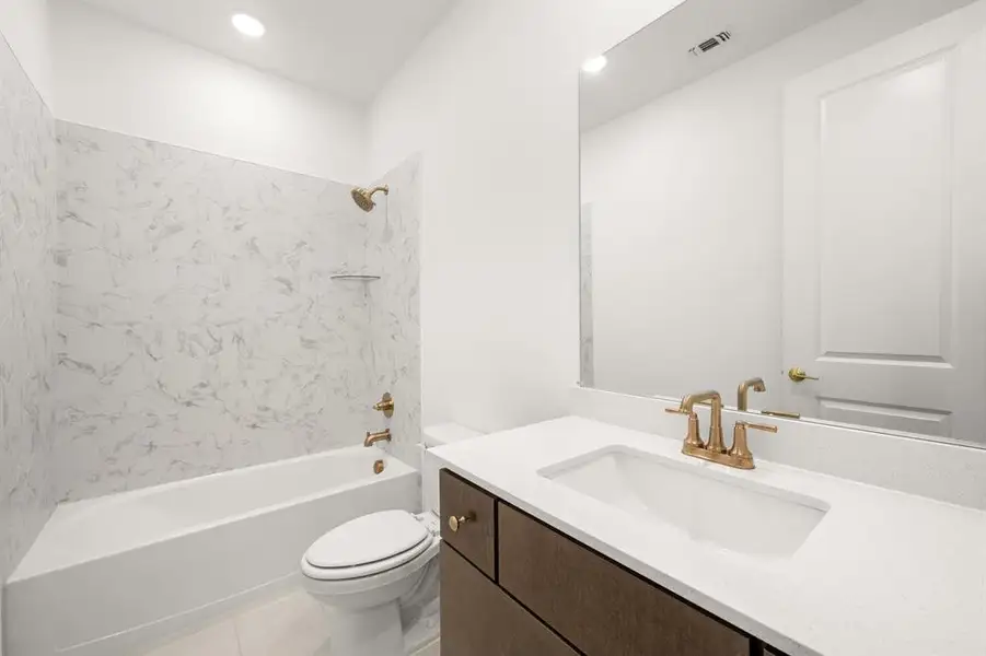 1521 Laurel- Bathroom-4952 1521 Laurel- Bathroom-4952