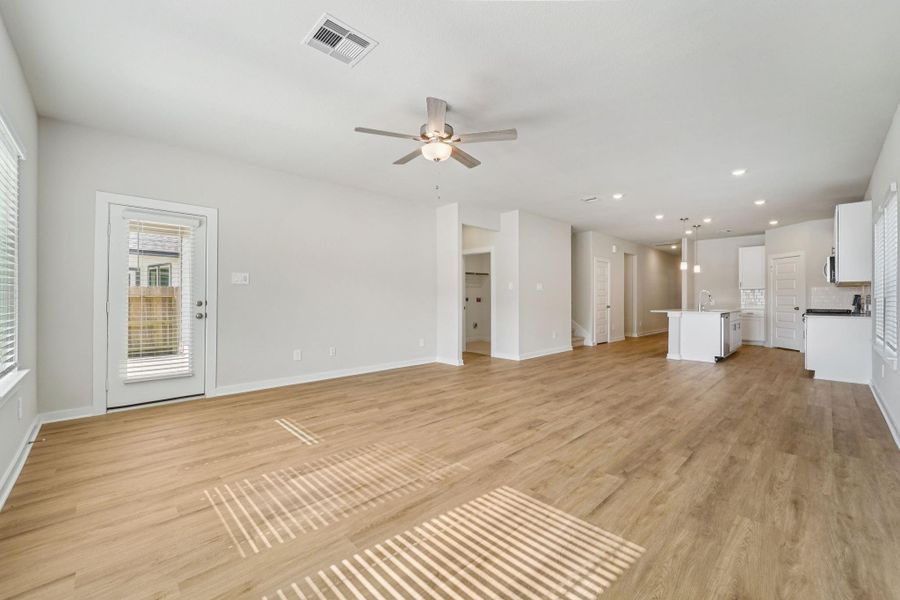 Photo is not of the actual home, but is an inspirational photo of builder’s model home and may depict options, furnishings, and/or decorator features that are not included Photo is not of the actual home, but is an inspirational photo of builder’s model home and may depict options, furnishings, and/or decorator features that are not included