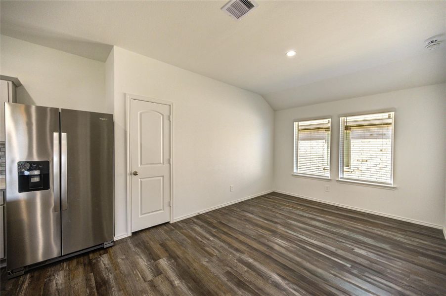 Spacious, unfurnished interior of a new home in Breckenridge Forest, Spring (Image 30).