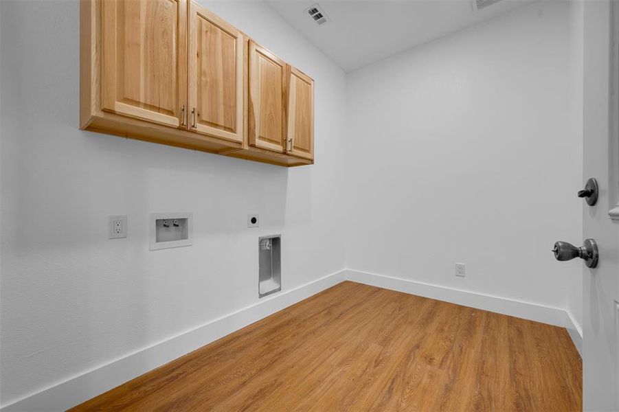 Spacious, unfurnished interior of a new home in , Sumner (Image 29).