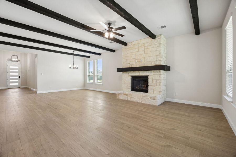 Spacious, unfurnished interior of a new home in Mayfield Farms, Arlington (Image 19).