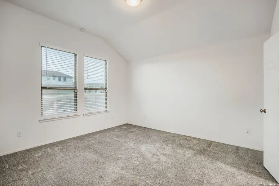 Spacious, unfurnished interior of a new home in Ladera, San Antonio (Image 25).