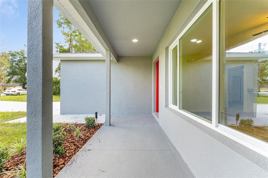 Exterior details and patio area of a home in , Ocklawaha (Image 31).