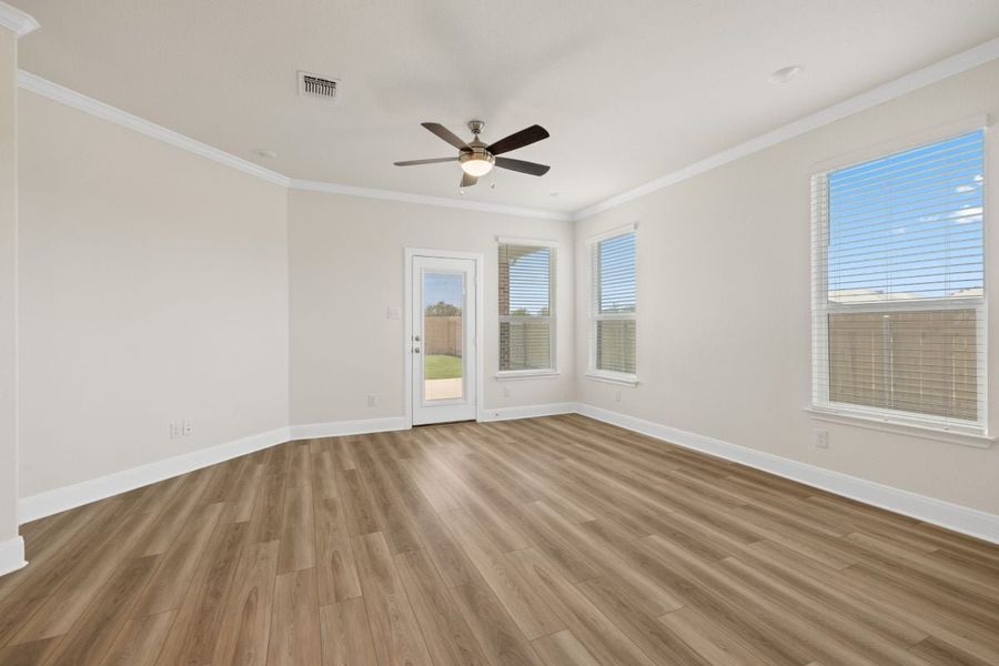 Spacious, unfurnished interior of a new home in Overlook Ranch, Georgetown (Image 15).