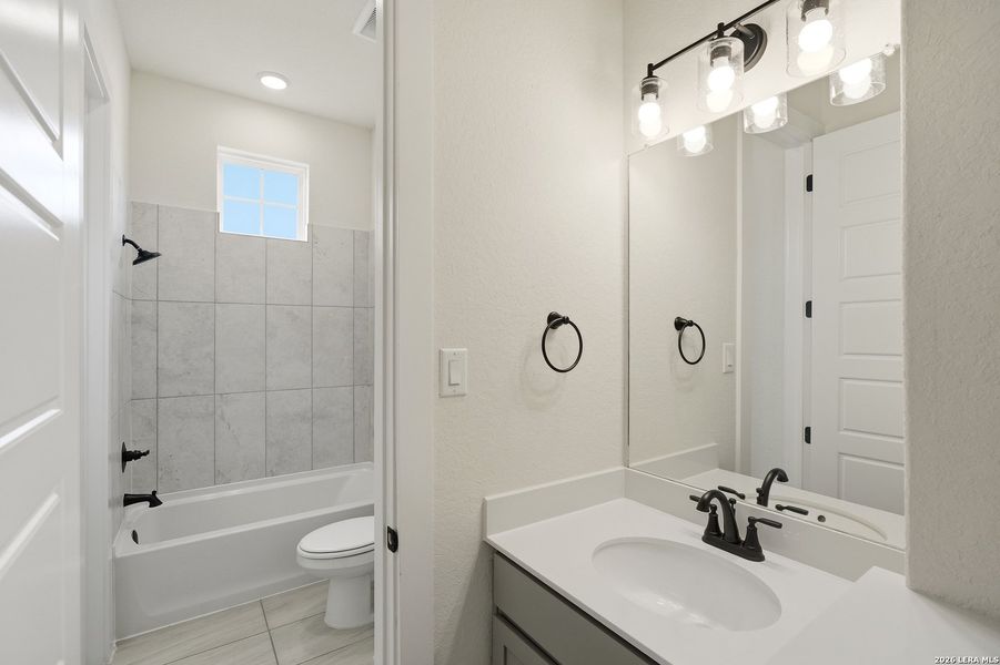 Furnished interior view inside a new home in , Boerne (Image 10).