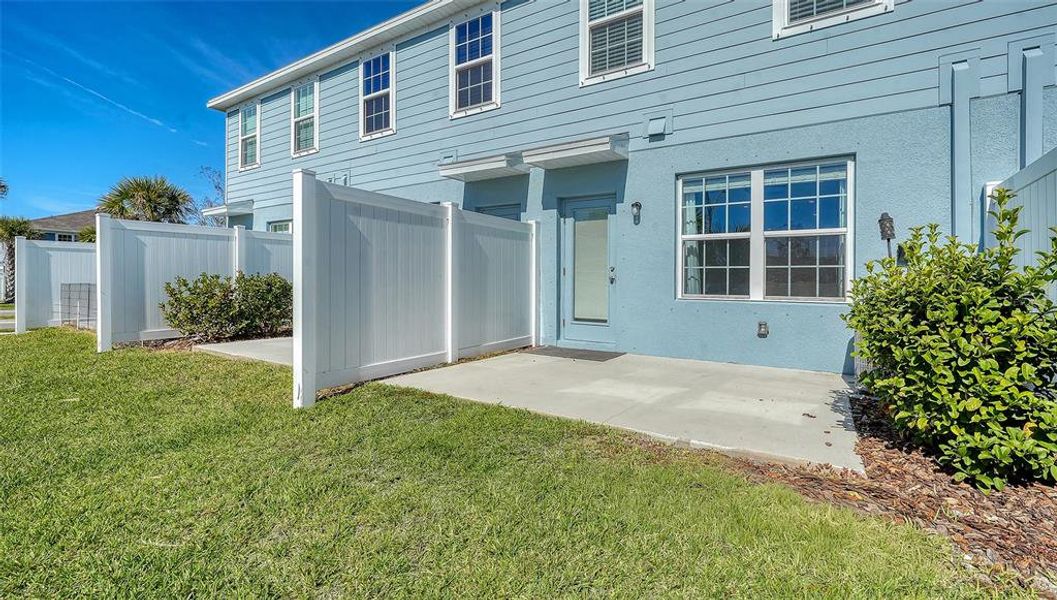 Exterior details and patio area of a home in , Bradenton (Image 28).