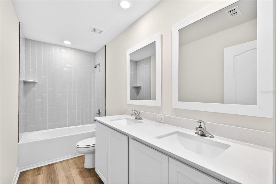 Furnished interior view inside a new home in Tula Parc, Astatula (Image 9).