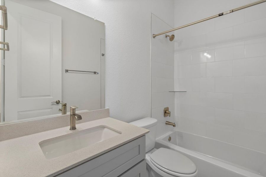 Furnished interior view inside a new home in Valencia, Manvel (Image 5).