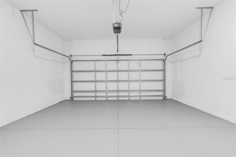 Spacious, unfurnished interior of a new home in , Citrus Springs (Image 19).
