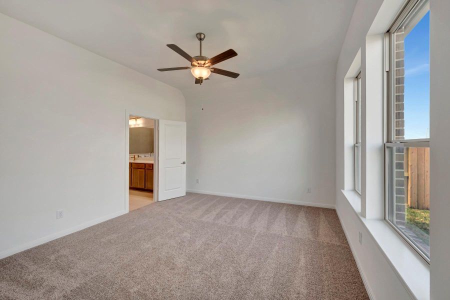 Spacious, unfurnished interior of a new home in Beacon Point at Lago Mar 50’ Homesites, Texas City (Image 26).