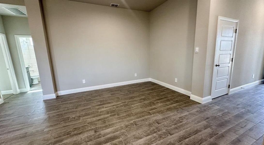 Spacious, unfurnished interior of a new home in Eagle Creek, Denton (Image 13). Spacious, unfurnished interior of a new home in Eagle Creek, Denton (Image 13).