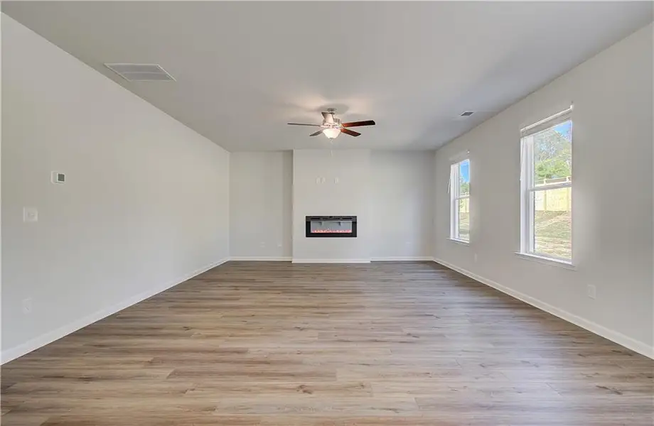 Spacious, unfurnished interior of a new home in Bowers Farm, McDonough (Image 11).