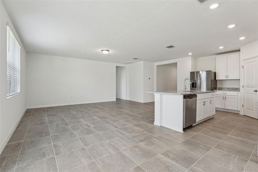 Spacious, unfurnished interior of a new home in Hamilton Bluff - Signature Series, Lake Hamilton (Image 33).