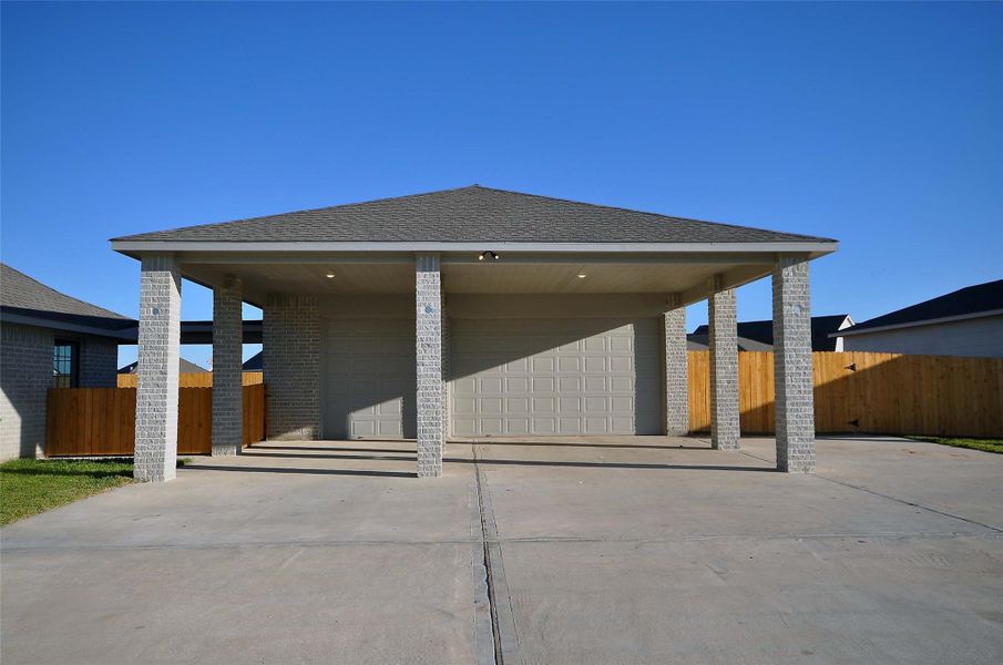 Exterior details and patio area of a home in Pedregal, League City (Image 26).