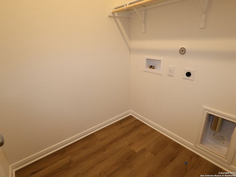 Spacious, unfurnished interior of a new home in Greenspoint Heights, Seguin (Image 30).