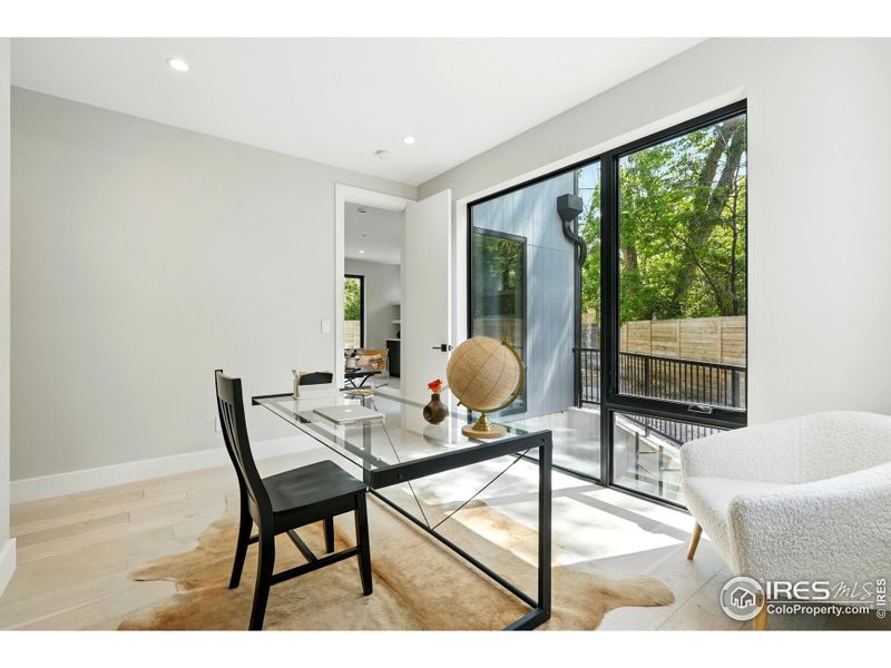 Main level bedroom. Perfect for guests or office, has it's en-suite bathroom. Main level bedroom. Perfect for guests or office, has it's en-suite bathroom.