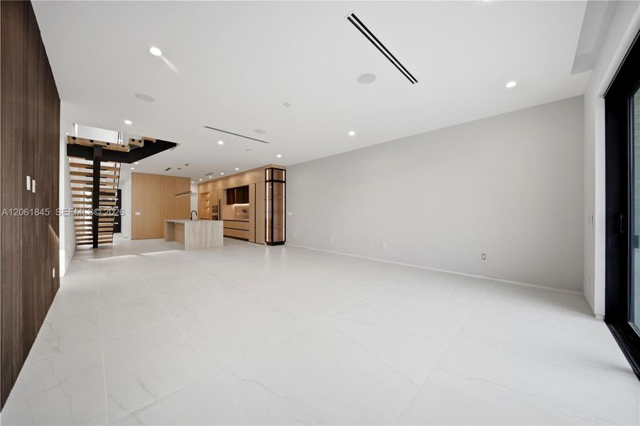 Spacious, unfurnished interior of a new home in , Fort Lauderdale (Image 63).