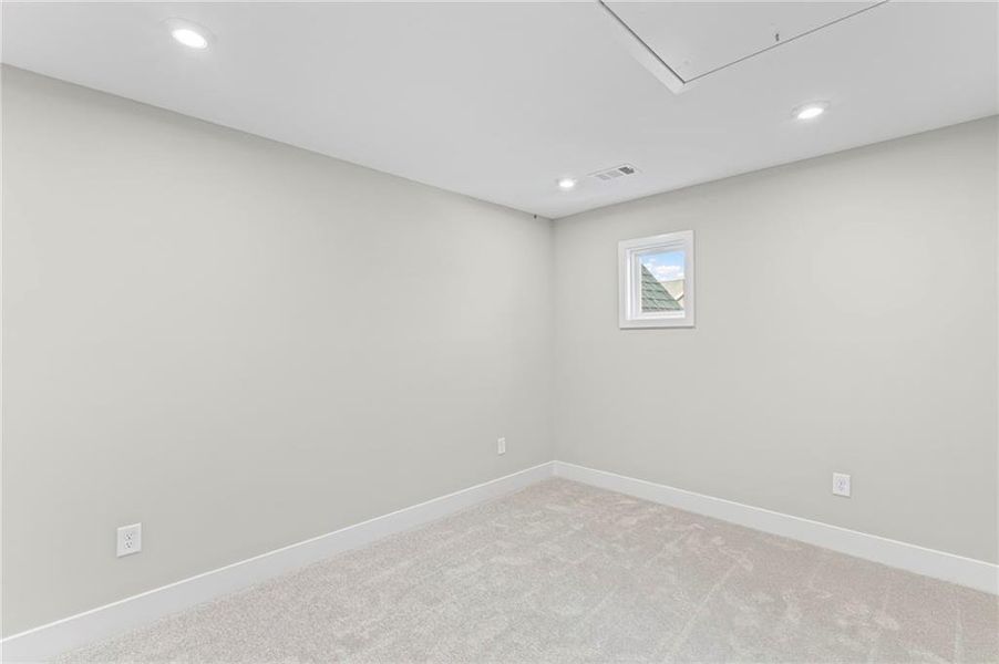 Spacious, unfurnished interior of a new home in Twin Lakes, Hoschton (Image 16).