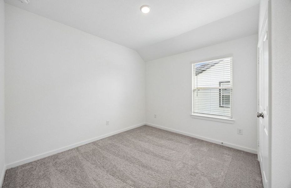 Spacious, unfurnished interior of a new home in Ellerden, Tomball (Image 24).