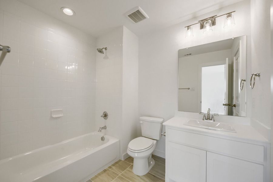 11529 Vesper - Full Bathroom