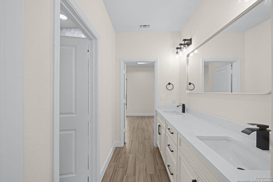 Image 37 of a home in .