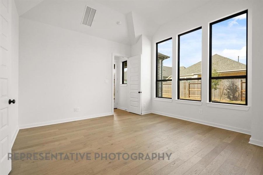 Spacious, unfurnished interior of a new home in Ridge Crossing, Waxahachie (Image 18).