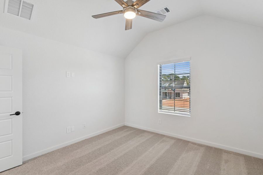 Spacious, unfurnished interior of a new home in Lone Star Landing, Montgomery (Image 19).