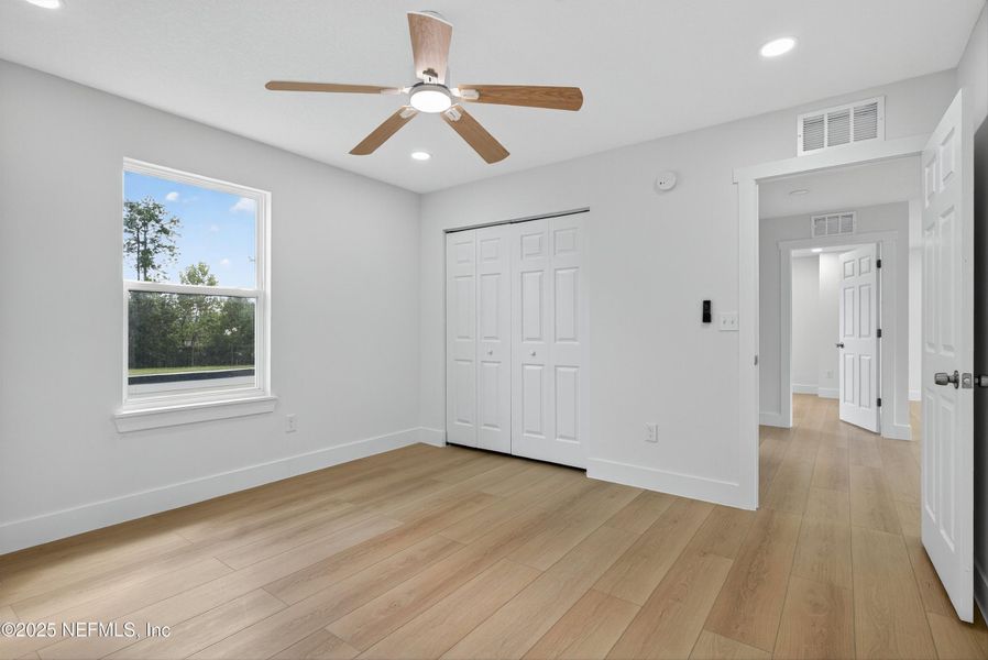 Spacious, unfurnished interior of a new home in , Jacksonville (Image 27).