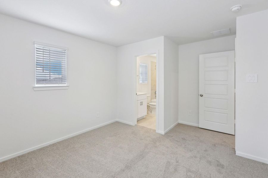 Spacious, unfurnished interior of a new home in Southwinds, Baytown (Image 45). Spacious, unfurnished interior of a new home in Southwinds, Baytown (Image 45).
