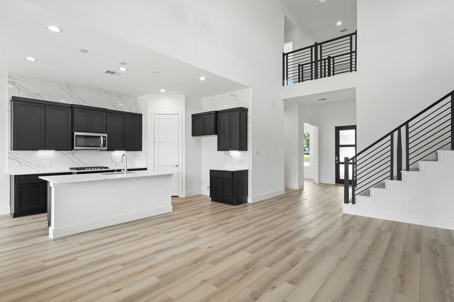 Spacious, unfurnished interior of a new home in Hills of Westlake, Conroe (Image 6).