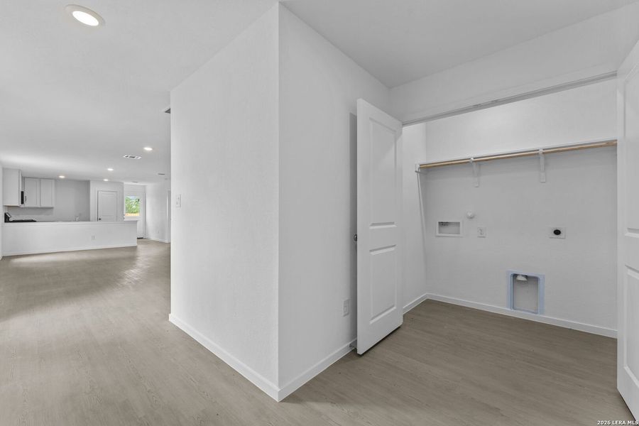 Spacious, unfurnished interior of a new home in Spring Grove, St. Hedwig (Image 8).