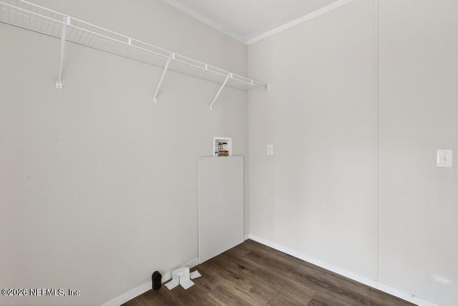 Spacious, unfurnished interior of a new home in , Middleburg (Image 23).