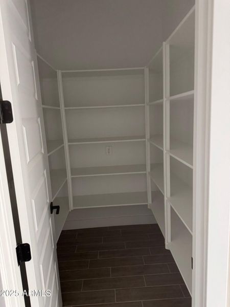 28304 Large Pantry